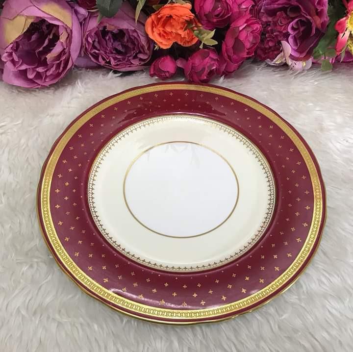 Aynsley dinner (Category: Dinnerware & Cutlery) located in Pasig City. Submitted by glam_things (Listing ID 1009178007, Image 1). Description: Aynsley Dinner Plate with thick gold band. Very good condition. 1800 only!! Send us a direct message to inquire💖 *Please note that we are selling vintage and most probably used item/s unless stated brand new. As much as we try to be specific with all its details, please give allowance to minor issues. Res