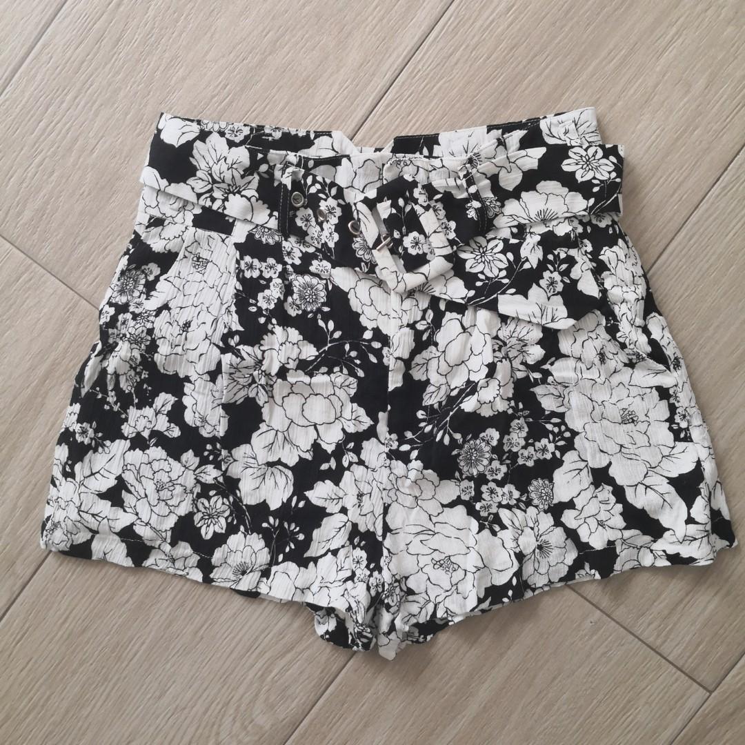 Black and white floral shorts, Women's