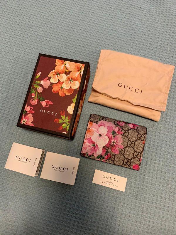 GUCCI GG bloom card case AUTHENTIC 100%, Women's Bags & on Carousell