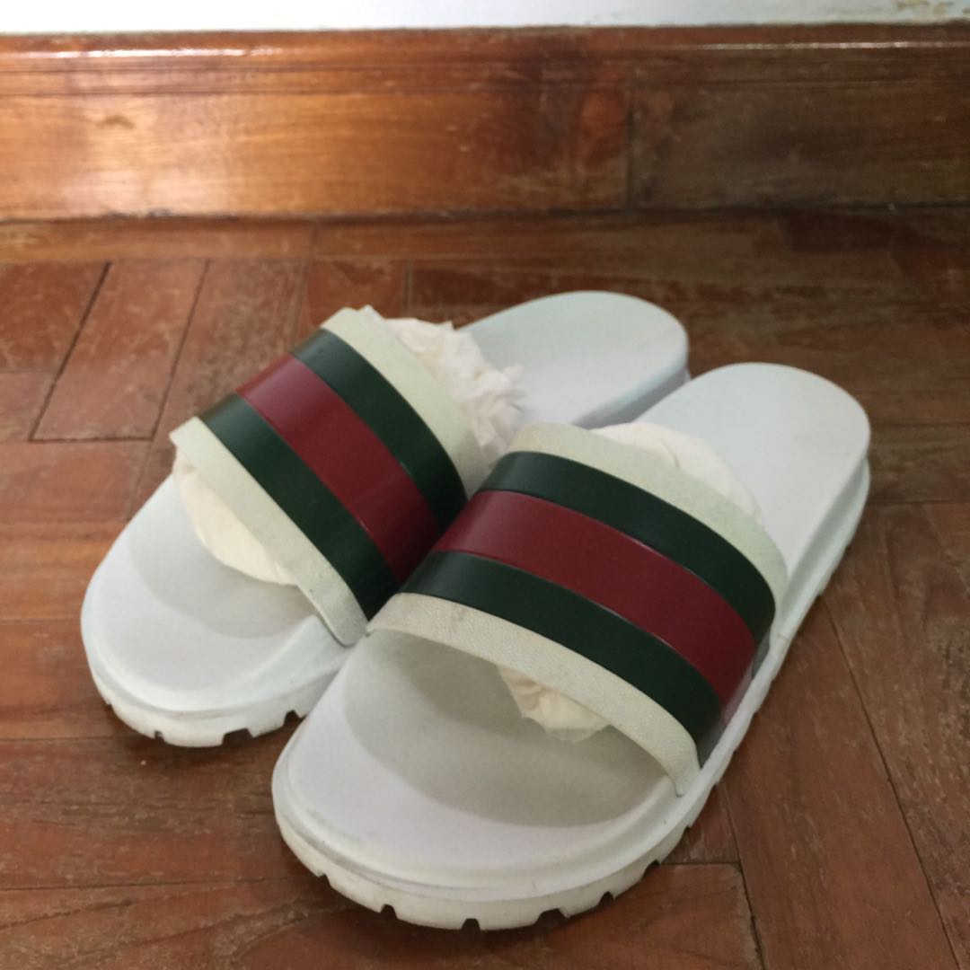 White gucci outlet flip flops