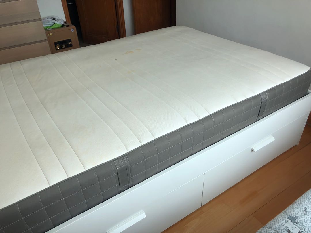 queen mattresses at ikea rolled