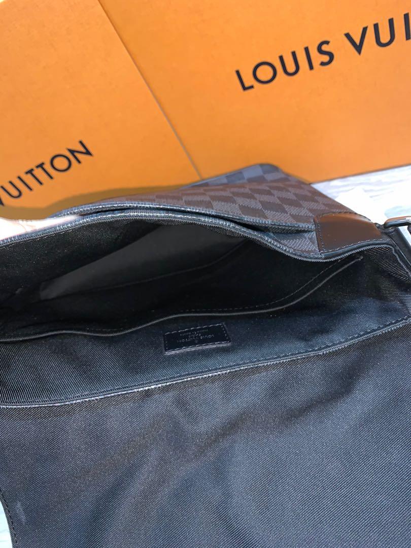 Louis Vuitton Damier Graphite District Messenger Laptop Bag – I Miss You MAN