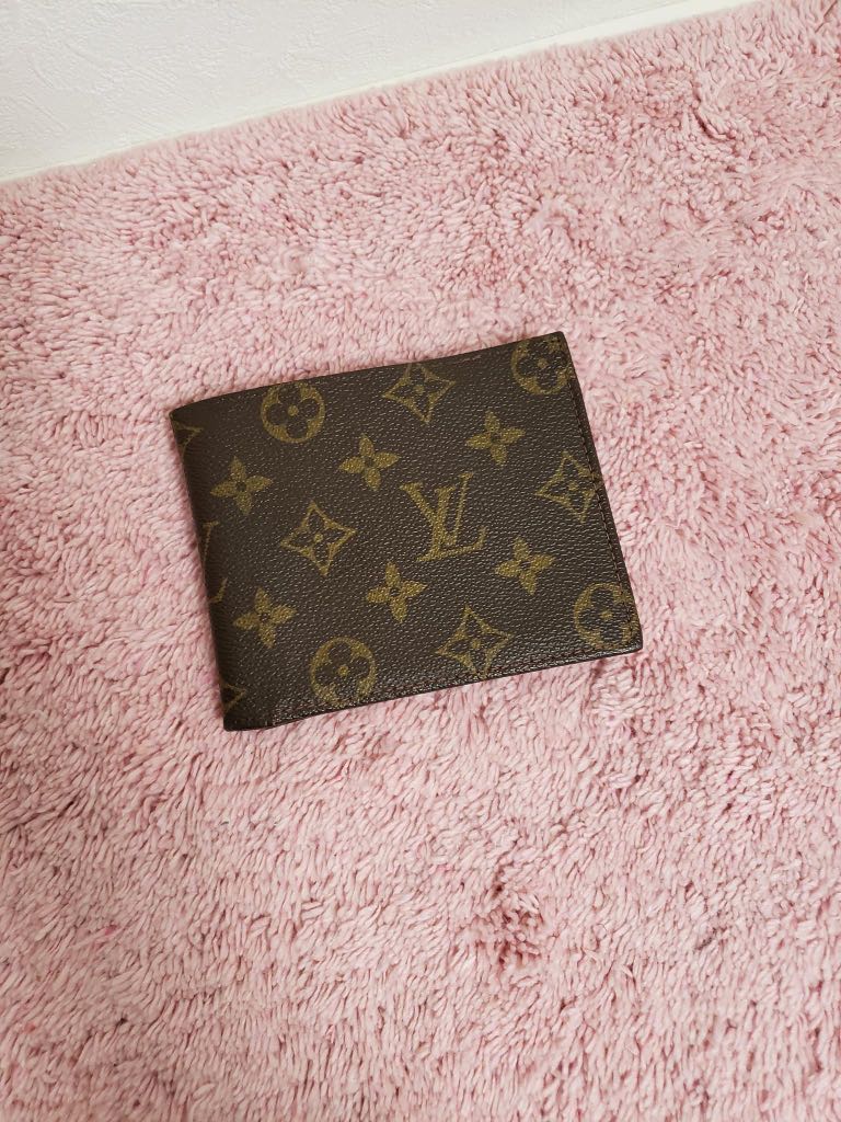 Louis Vuitton Men’s Wallet, Men's Fashion, Watches & Accessories