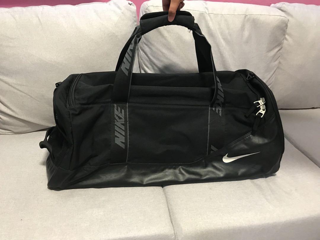 Nike Large duffle bag (Used), Men's Fashion, Bags, Sling Bags on Carousell
