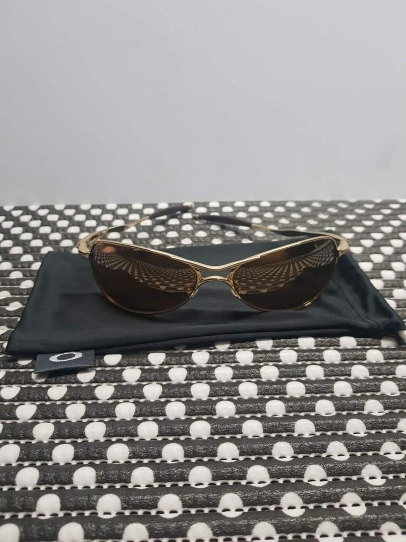 Oakley Crosshair Womens (Category: Sunglasses & Eyewear) located in Taguig. Submitted by mic_wazowski (Listing ID 1009302046, Image 3). Description: mint condition Oakley Crosshair for ladies authentic just pouch and shades pick up or lalamove only.