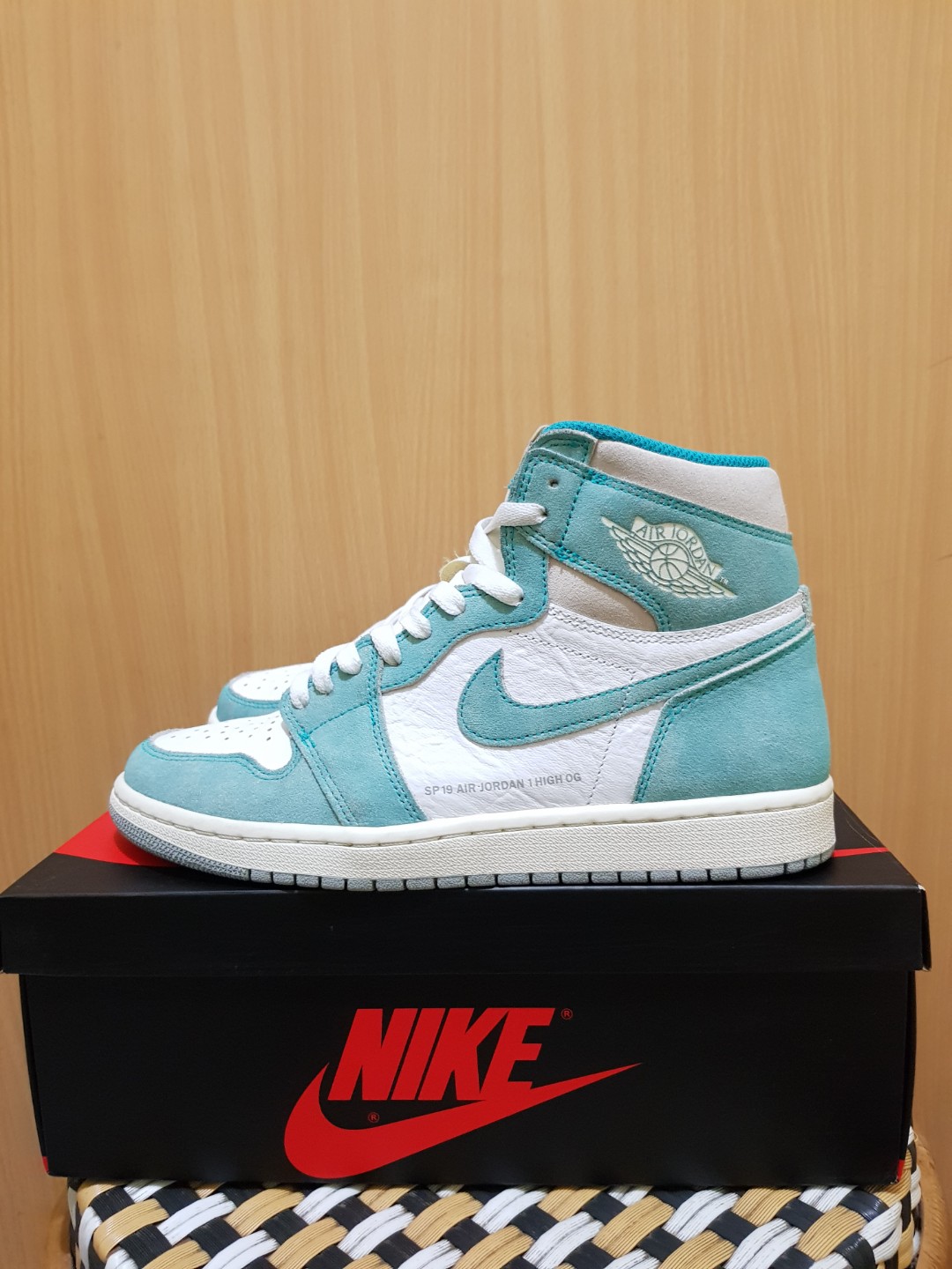 Original Air Jordan 1 Retro High OG Turbo Green, Fesyen Pria, Sepatu ,  Sneakers di Carousell