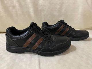 mens rockport shoes near me