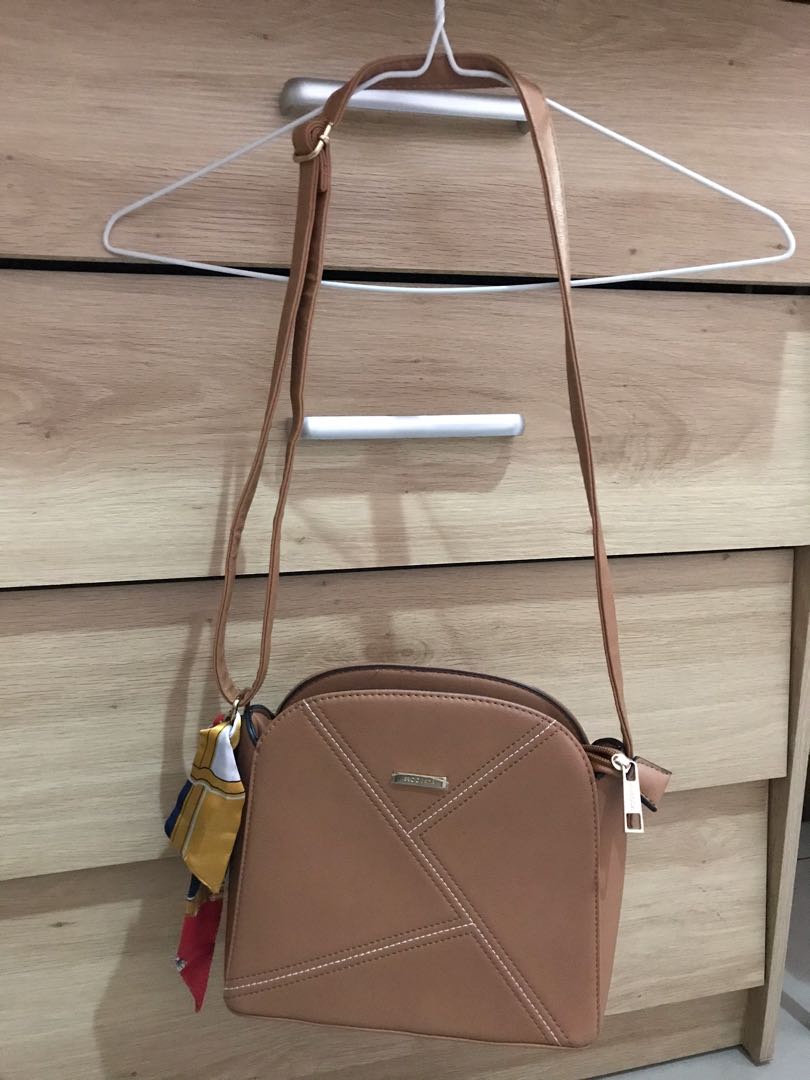 Secosana sling bag sale top