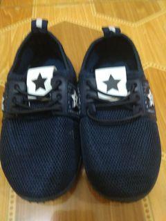 Sepatu anak