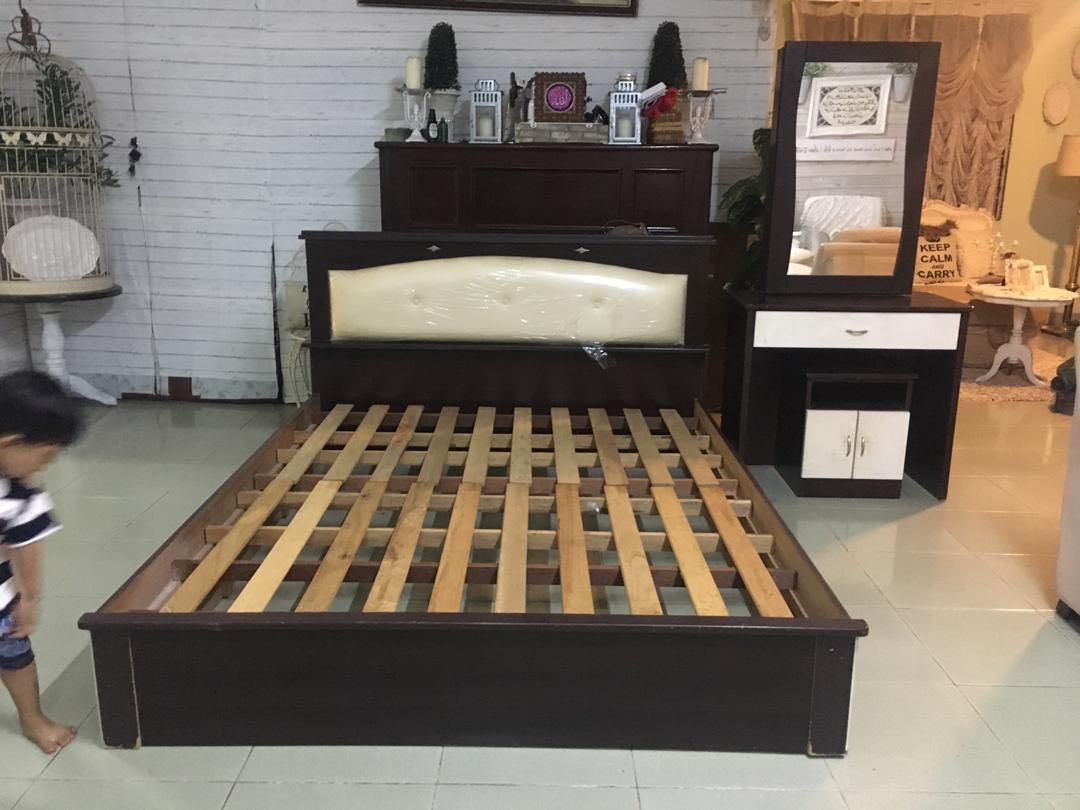 Set Bilik Tidur Katil Almari Dan Meja Solek Home Furniture Furniture On Carousell