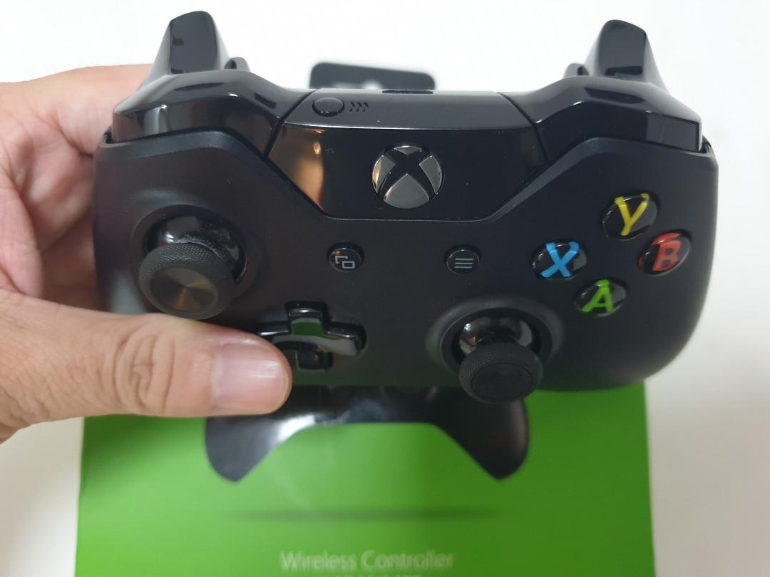 Used Xbox One Controller (with box), Video Gaming, Gaming Accessories