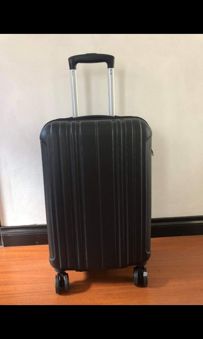 7kg luggage, Hobbies & Toys, Travel, Luggage on Carousell