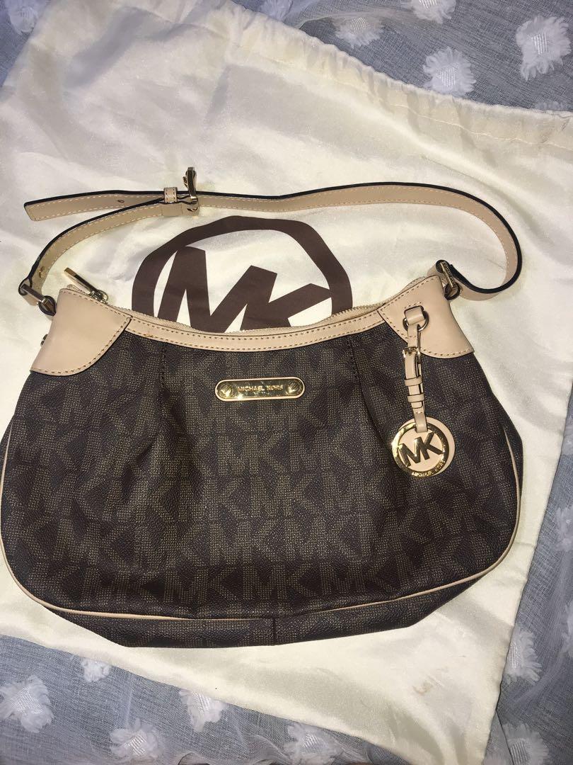Authentic Michael Kors Bag! (Category: Luxury Bags & Wallets) located in San Pablo. Submitted by elijasam (Listing ID 1009320800, Image 1). Description: Authentic preloved michael kors bag ,in very good conditions can pass as new! No inclusions! #swapping value price is 4500 .