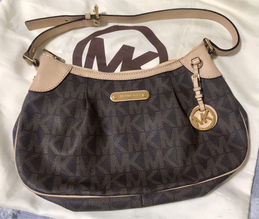 Authentic Michael Kors Bag! (Category: Luxury Bags & Wallets) located in San Pablo. Submitted by elijasam (Listing ID 1009320800, Image 3). Description: Authentic preloved michael kors bag ,in very good conditions can pass as new! No inclusions! #swapping value price is 4500 .