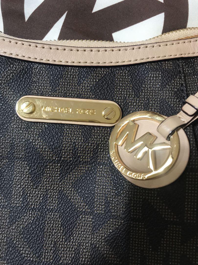 Authentic Michael Kors Bag! (Category: Luxury Bags & Wallets) located in San Pablo. Submitted by elijasam (Listing ID 1009320800, Image 2). Description: Authentic preloved michael kors bag ,in very good conditions can pass as new! No inclusions! #swapping value price is 4500 .