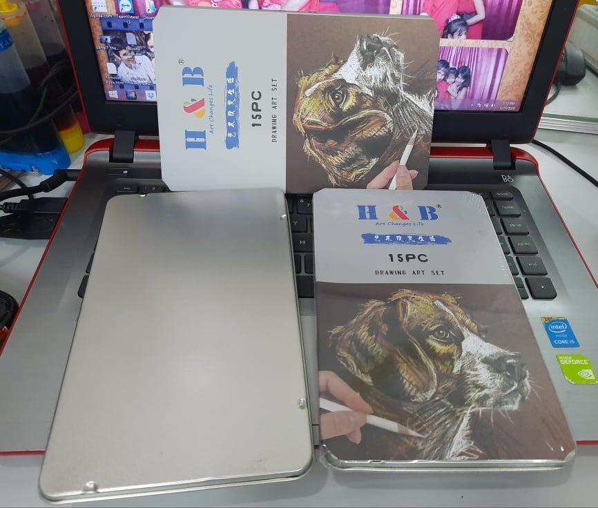 Charcoal & Pastel Pencil Set (Category: Stationery & School Supplies) located in Mandaluyong City. Submitted by kayeson (Listing ID 1009504846, Image 2). Description: Charcoal & Pastel Pencil set With tin can case 15pcs drawing set.