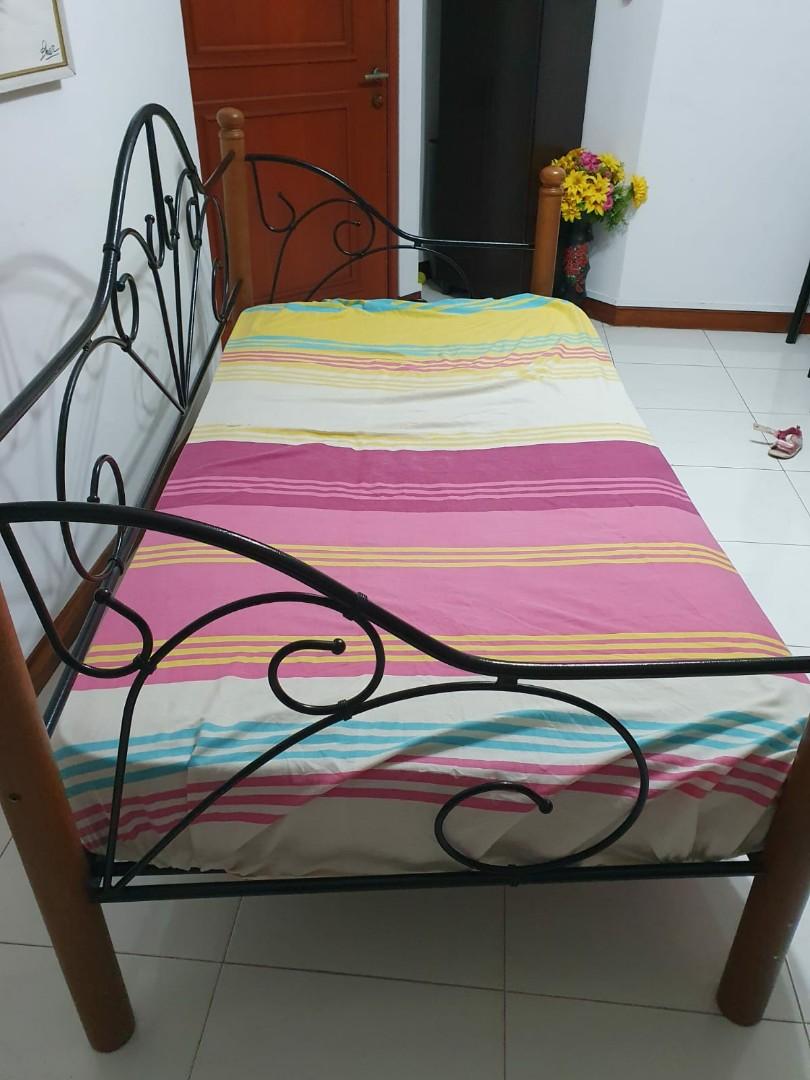 Day bed, Furniture & Home Living, Furniture, Bed Frames & Mattresses on