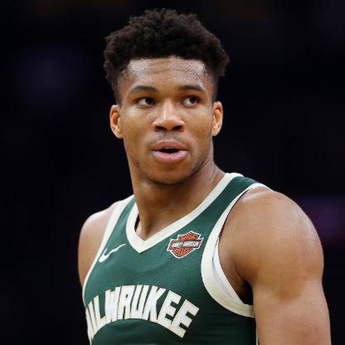 Giannis Antetokounmpo : Giannis Antetokounmpo Reveals His ...