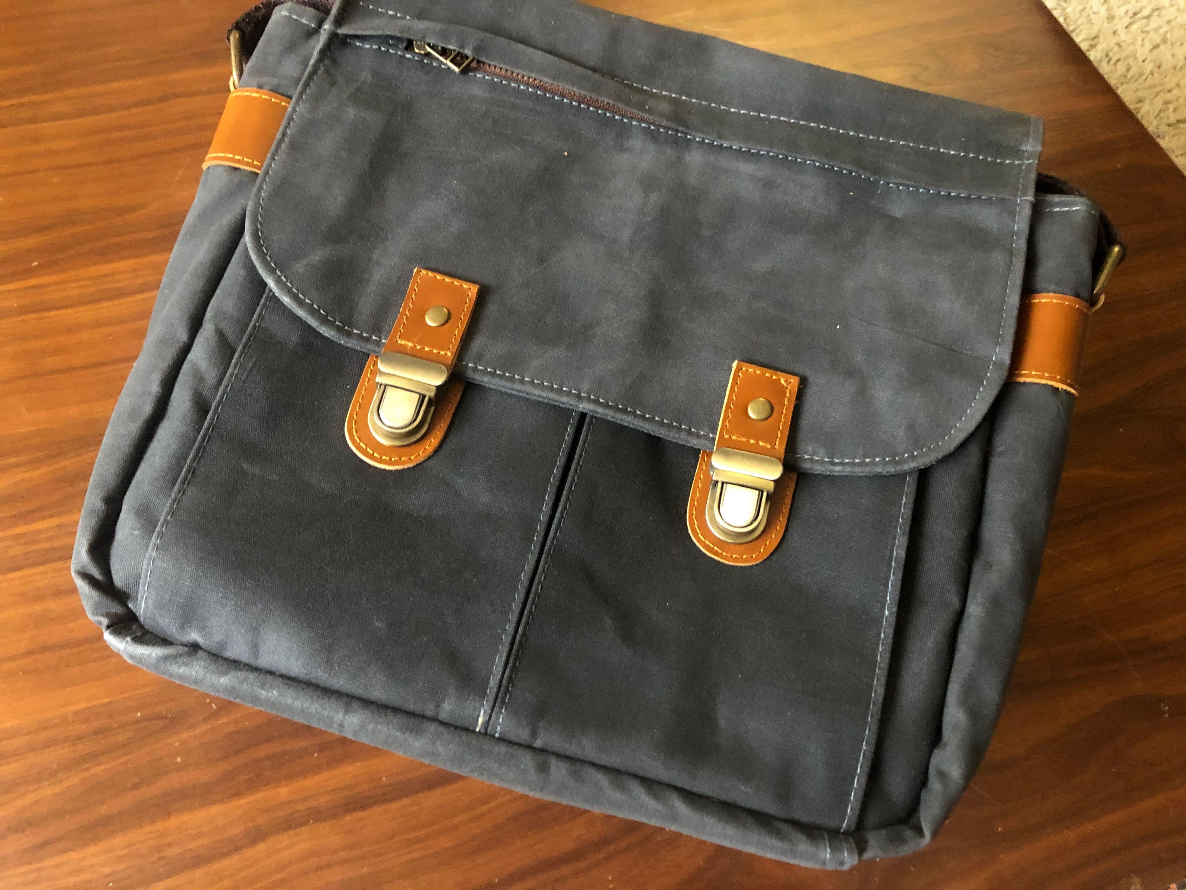 Gouache camera store bag
