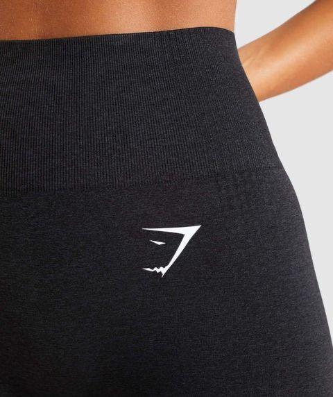 EMPOWERED THROUGH STRENGTH- Body fit - Seamless shorts - Heat
