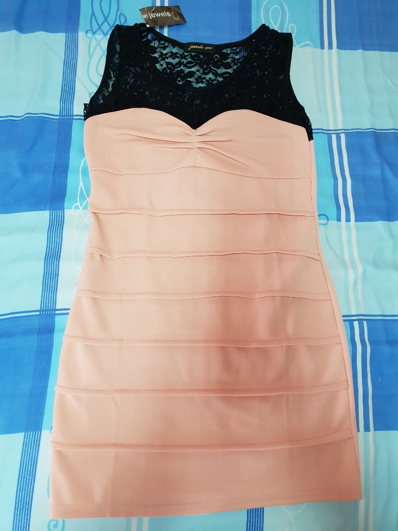 Jewels peach dress carouswitch, Women's Fashion, Dresses & Sets