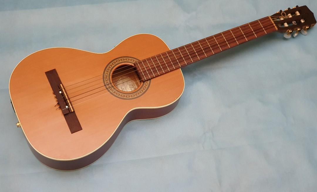 La Patrie Motif nylonstring parlour guitar, Hobbies & Toys, Music