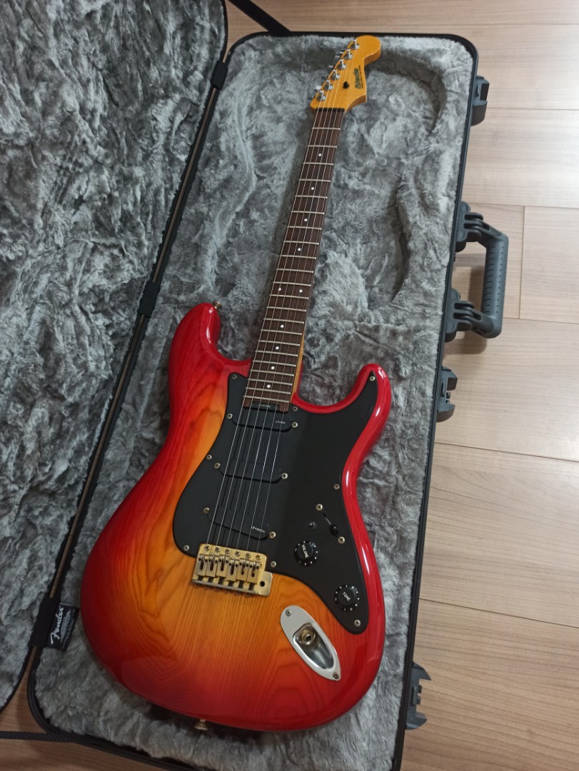 Blade R2 Levinson Blade R2 1990, Hobbies & Toys, Music & Media, Musical ...