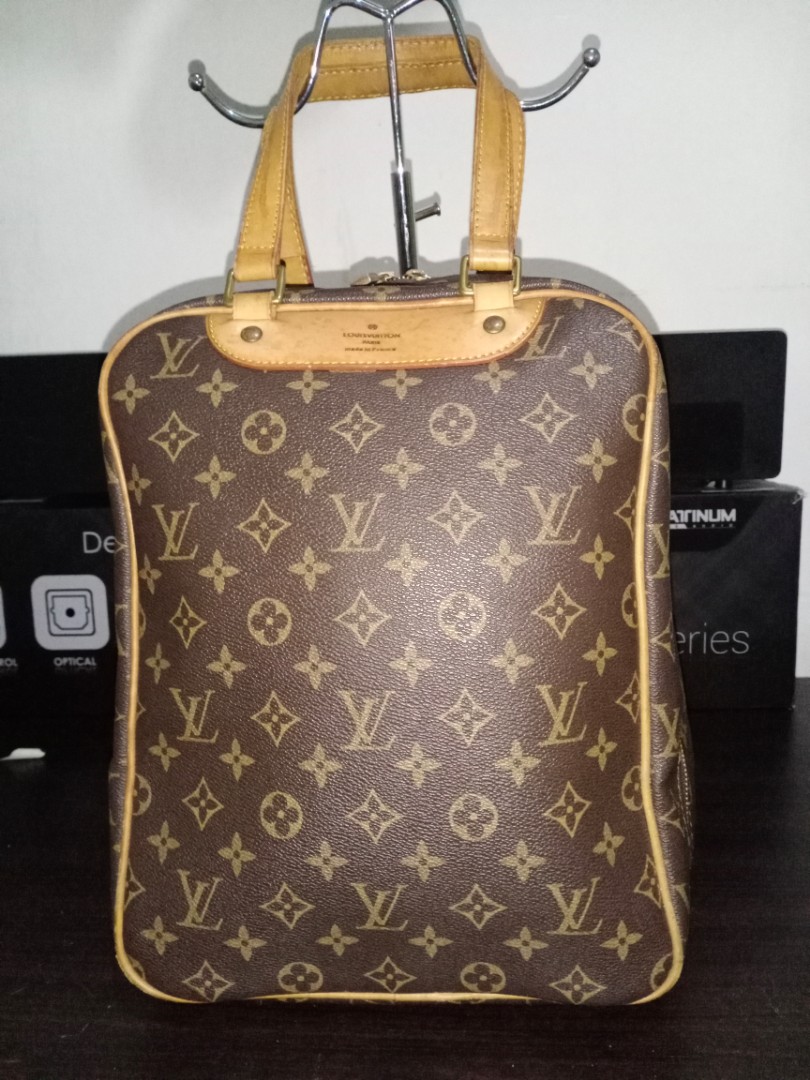 Louis Vuitton shoe bag, Men's Fashion, Bags, Belt bags, Clutches and