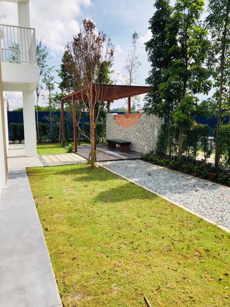 Own 1.5 Storey House in Dengkil Town Centre, 4xxK Freehold !, Property