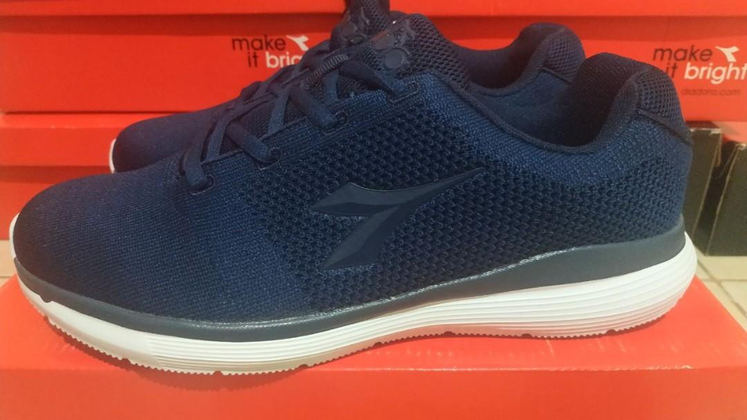 Sepatu Diadora Nabi Size 40 41 Ori New Men S Fashion Men S Footwear Sneakers On Carousell