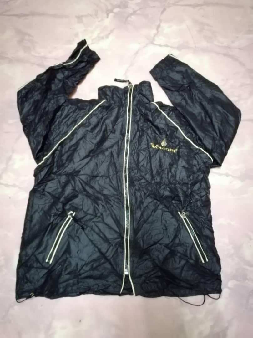 Volcom jacket (Category: Coats, Jackets and Outerwear) located in Kuala Kerai. Submitted by arekim94 (Listing ID 1009526736, Image 1). Description: armpit 23 length 25 made in usa cond nice 9/10.