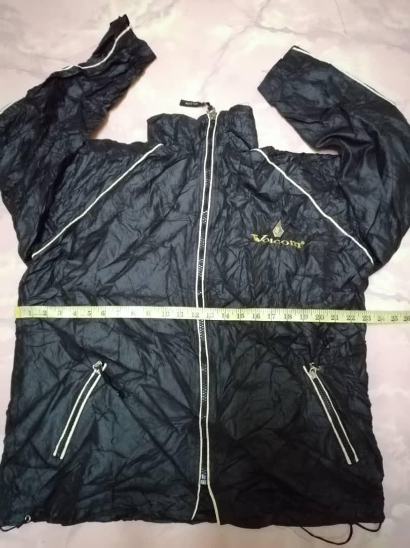 Volcom jacket (Category: Coats, Jackets and Outerwear) located in Kuala Kerai. Submitted by arekim94 (Listing ID 1009526736, Image 3). Description: armpit 23 length 25 made in usa cond nice 9/10.