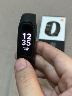 Xiaomi Mi Band 4 with Free Silver Metal Strap