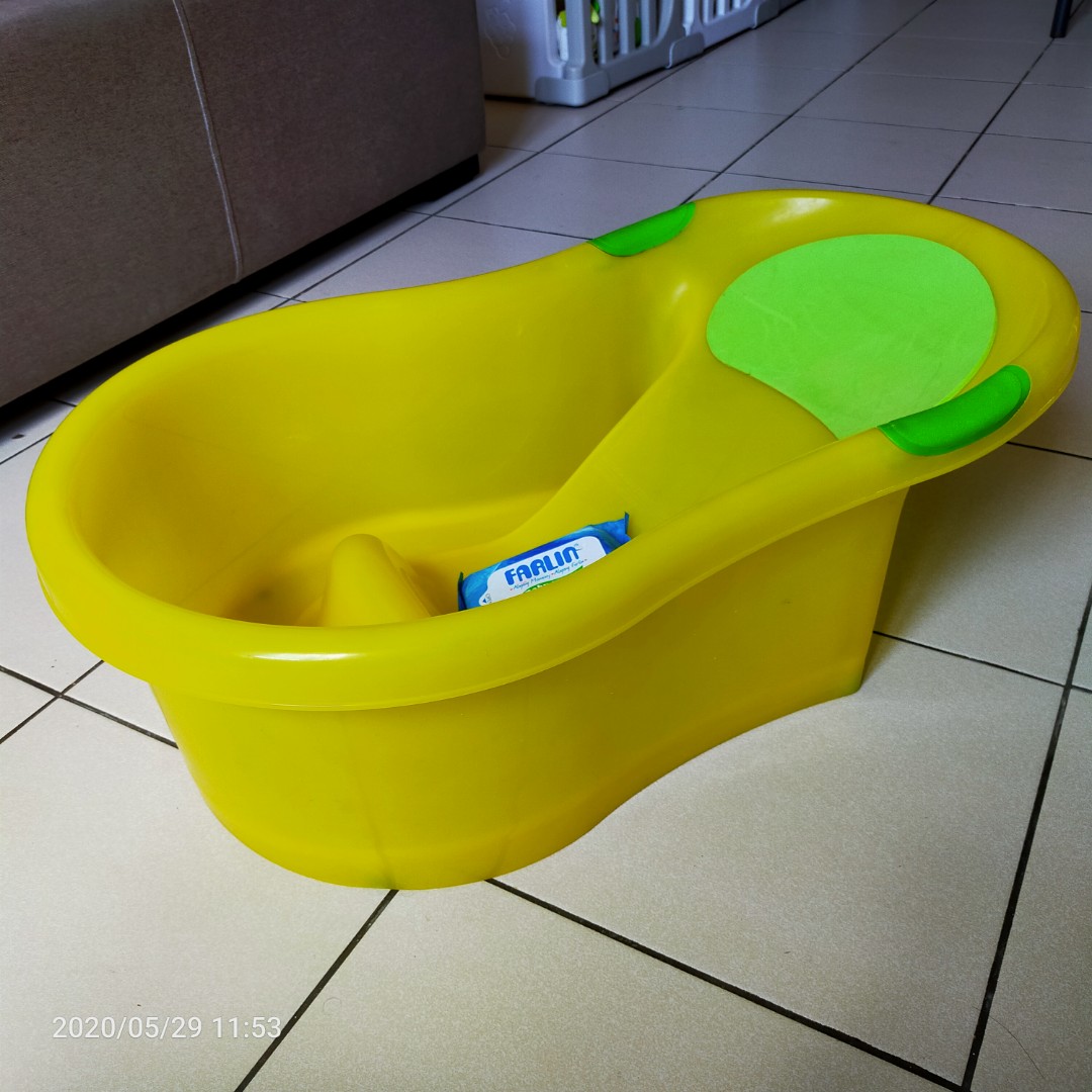 baby bath tub with drain