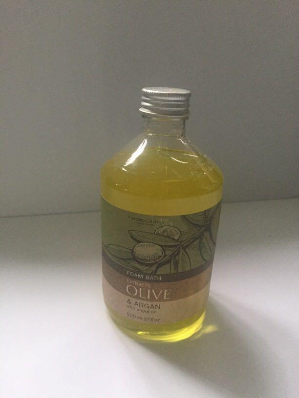 Bath liquid soap( olive extract & Argan oil (Category: Health Food, Drinks & Tonics) located in Pasay City. Submitted by redgiftshop (Listing ID 1009635710, Image 1). Description: foam bath, olive extract with argan and argan oil 500ml product code:CL.