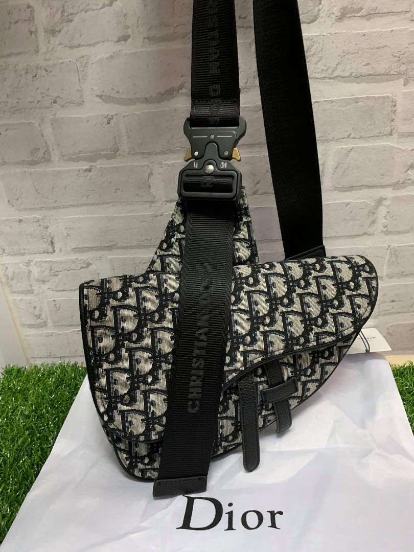 Small Saddle Messenger Bag with Flap Black Dior Oblique Jacquard and Black  Grained Calfskin | DIOR