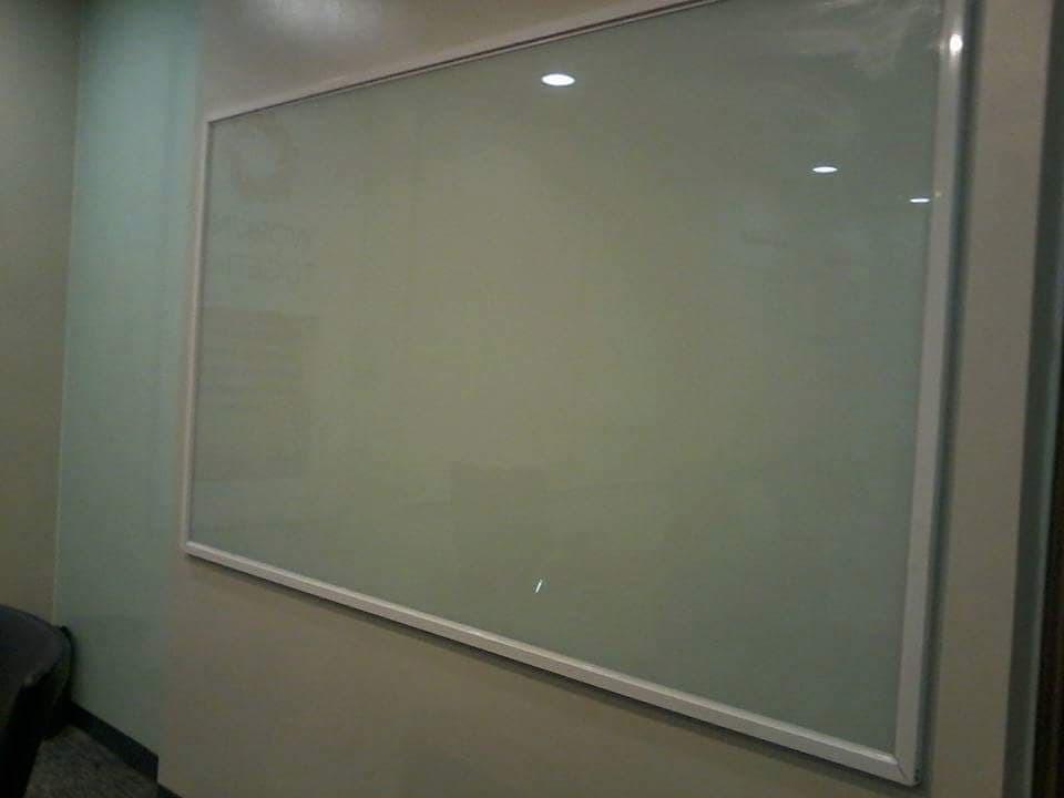 Colored Glass Board with Frame or Frame less Glass Calendar Board Cork