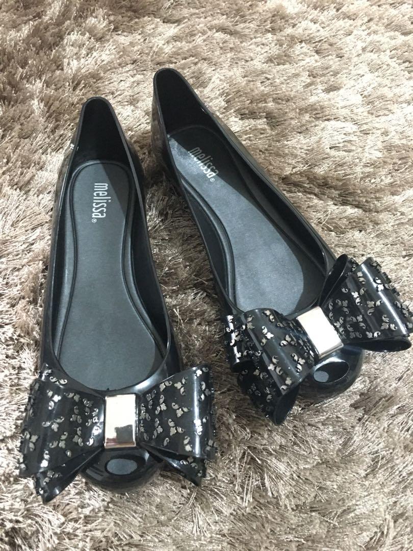 black flat shoes size 5