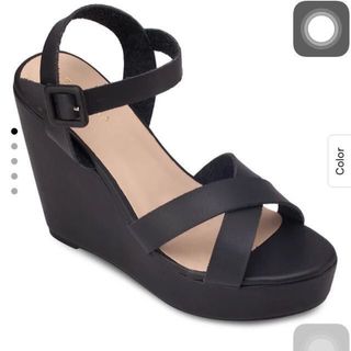 (Category: ) located in . Submitted by hercornercloset (Listing ID 1009609125, Image 1). Description: .