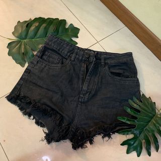 (Category: ) located in . Submitted by closetcravings (Listing ID 1009687956, Image 1). Description: .