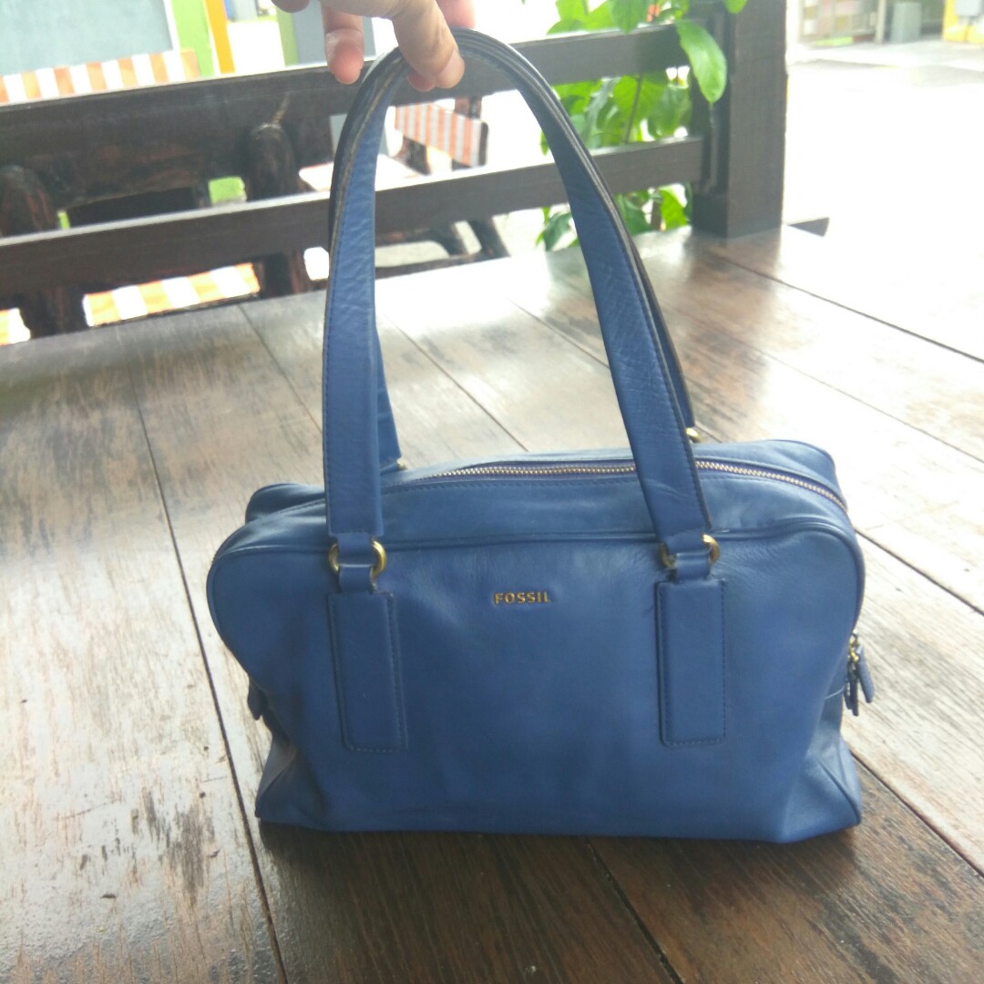 Fossil Duffle bag, Women's Fashion, Bags & Wallets, Tote Bags on Carousell