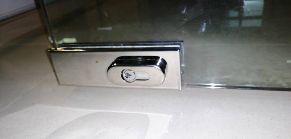 GLASS DOOR LOCK l ganti lock pintu kaca, Services, Others on Carousell