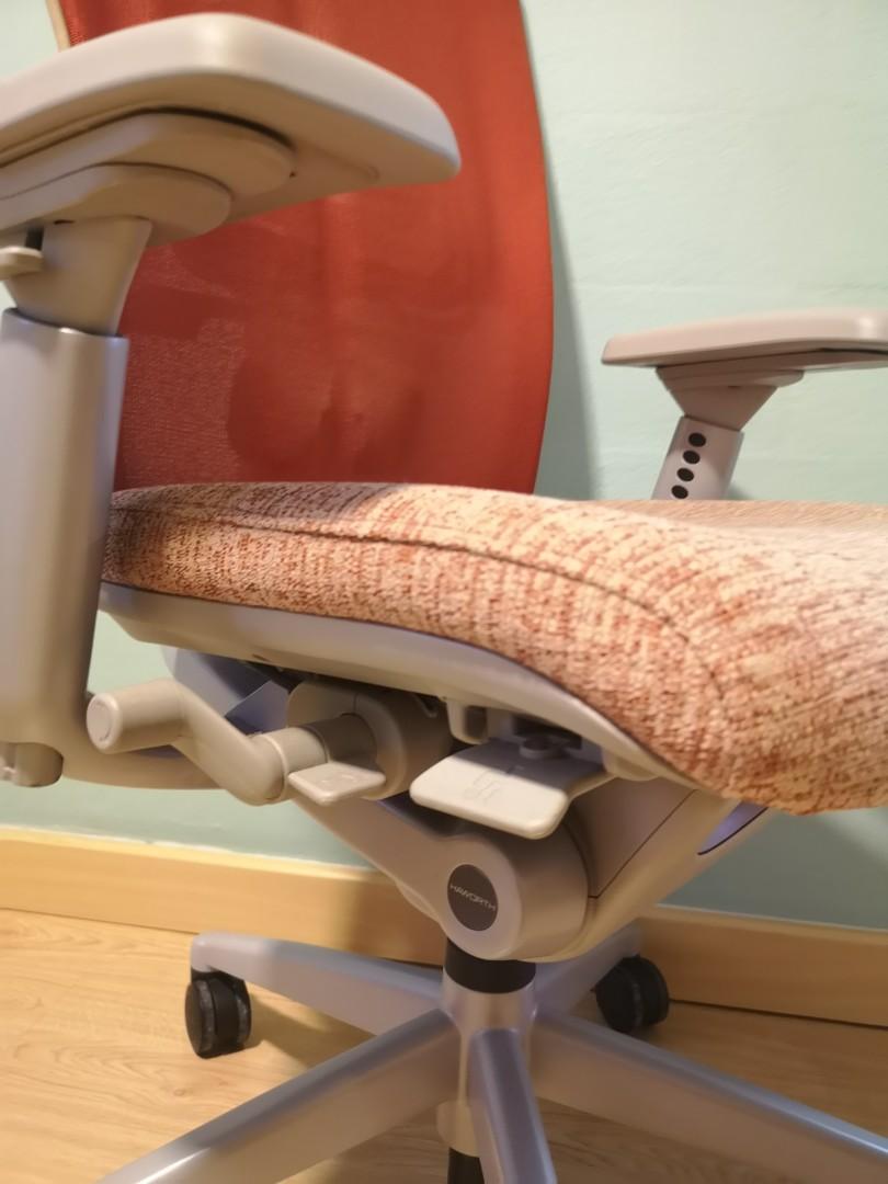 Haworth Zody Executive Chair with Headrest, Furniture, Tables & Chairs on Carousell