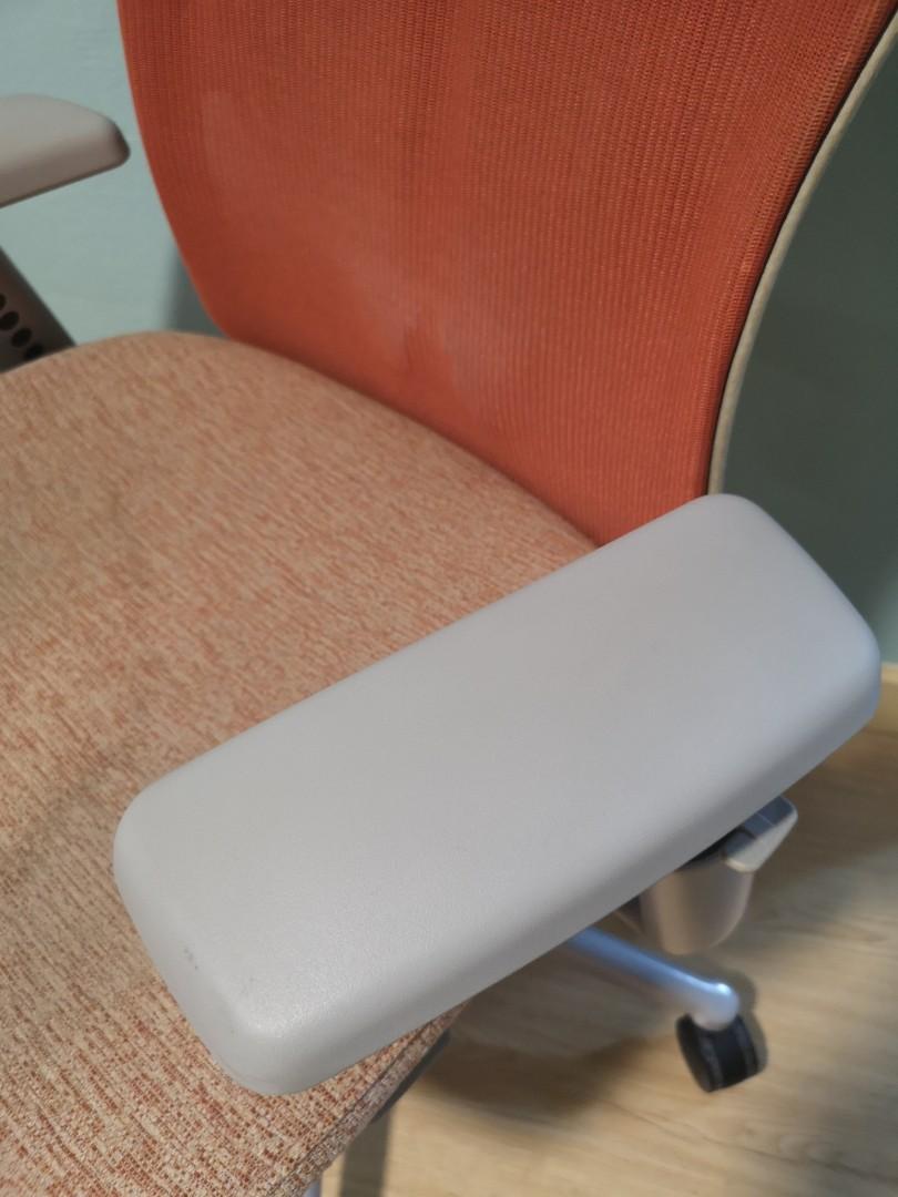 Haworth Zody Executive Chair with Headrest, Furniture, Tables & Chairs