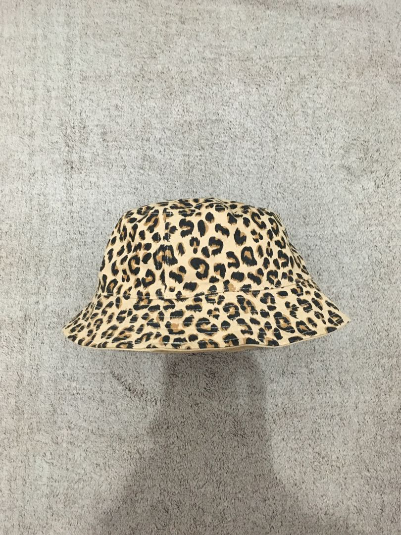 H\u0026M Bucket Hat Leopard, Fesyen Wanita 