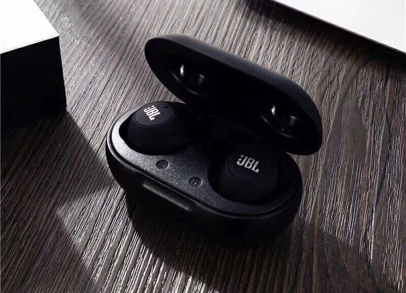 Jbl live 808 top