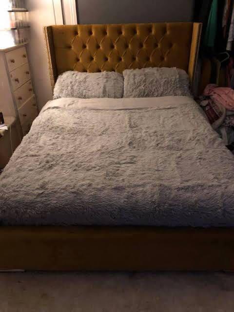 MicroFiber Bedding Set High Quality Fabric (Category: Bed Frames & Mattresses) located in Pasig City. Submitted by metrohotelsupply (Listing ID 1009659963, Image 1). Description: Bedding Set ( Bedsheet Cotton , 2 MicroFiber Pillow Case , 1 Fleece front Cotton Back Comforter ) Single : P 3500.00 Double: P 3700.00 Queen: P 4000.00 King : P 4300.00 Standard Pillow Case : 300.00 Each Comforter : Single: P 3000.00 Double: P 3200.00 Queen: P 3500.00 Ki