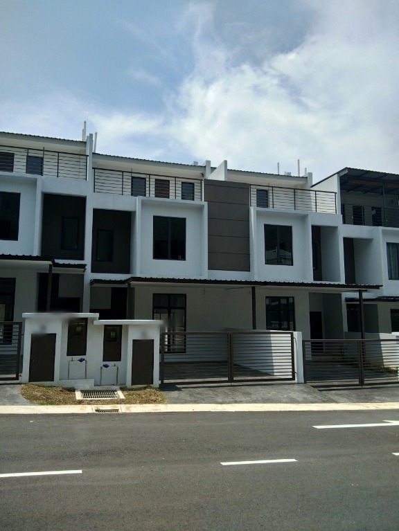Not facing other house 3 Storey house Taman Bayan Parkhomes,Batang Kali