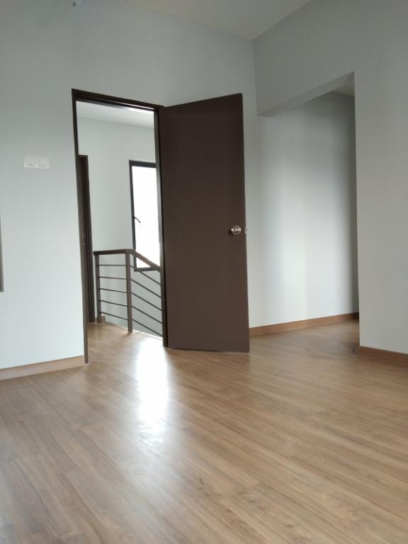 Not facing other house 3 Storey house Taman Bayan Parkhomes,Batang Kali