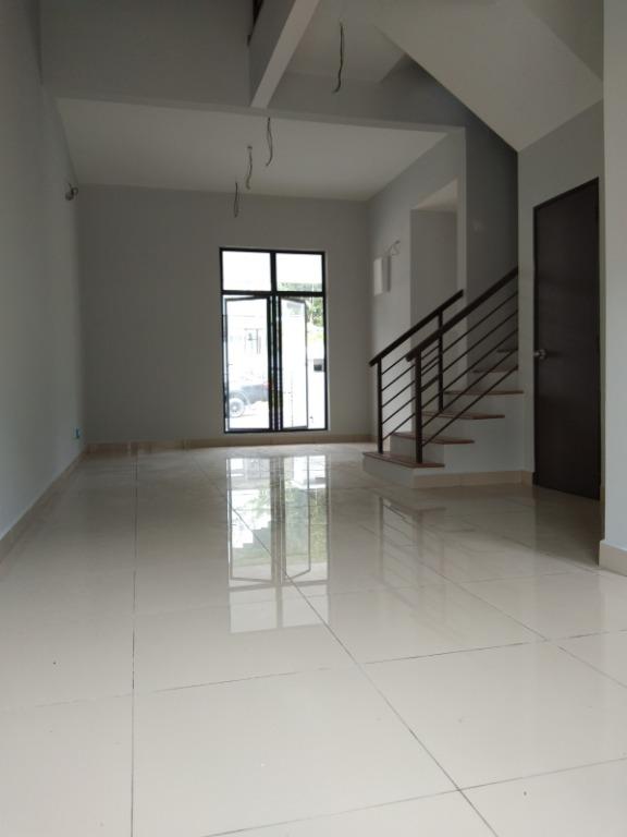 Not facing other house 3 Storey house Taman Bayan Parkhomes,Batang Kali